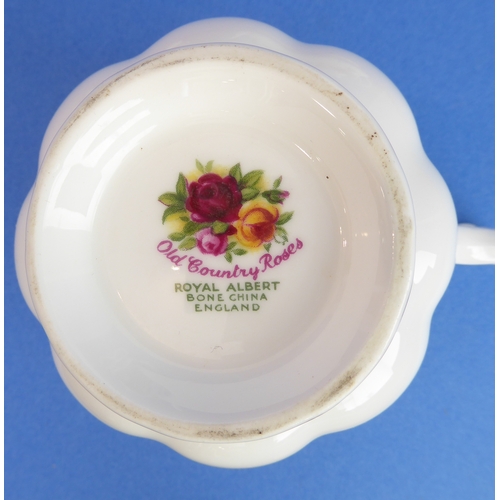 10 - A Royal Albert 'Old Country Roses' bone china tea service comprising:
 a large teapot (20 cm high);
... 