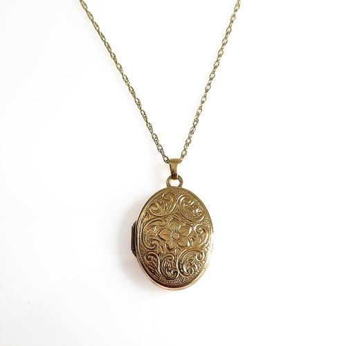 115 - A 9-carat yellow gold floral engraved pendant on a 9-carat gold chain