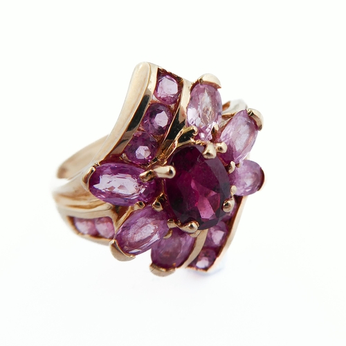 140 - A 9-carat gold pink stone cluster ring, ring size P