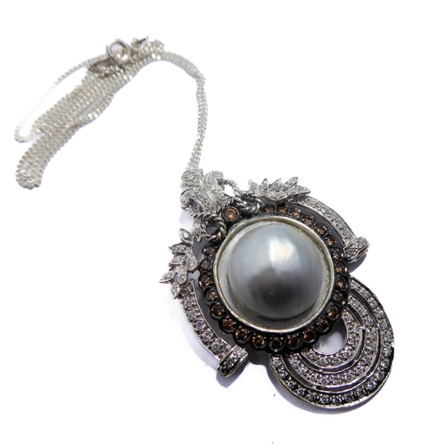 158 - An 18-carat white gold pendant centred with a large mabé pearl surrounded by champagne diamonds and ... 