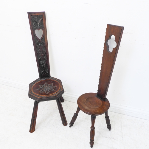 338 - An early 20th century carved oak Welsh spinning stool, the vertical upright with a heart motif (90cm... 