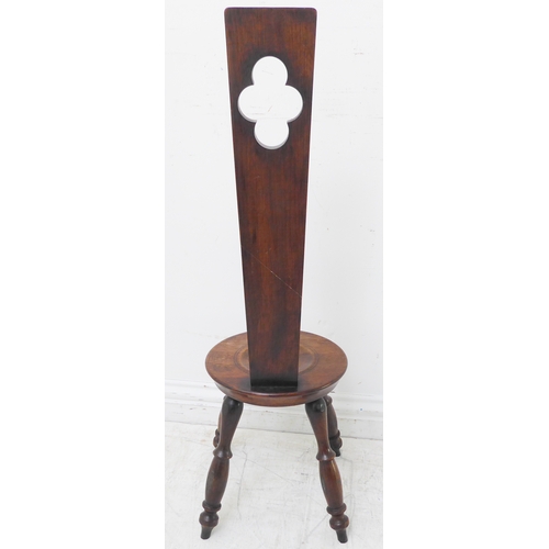 338 - An early 20th century carved oak Welsh spinning stool, the vertical upright with a heart motif (90cm... 