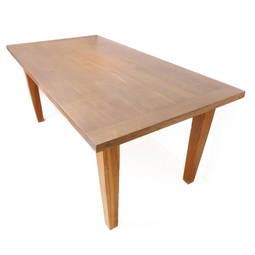 383 - A modern solid oak kitchen-style table: the planked top with cleated ends and showing medullary rays... 