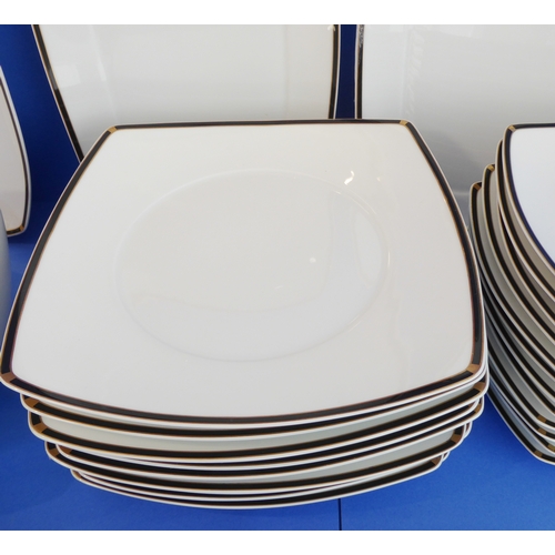 39 - A J.L. Coquet (Limoges) Prélude 33-piece dinner service:
 Plates - 10  x 25 cm and 12 x 19.5 cm;
 Pl... 