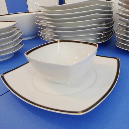 39 - A J.L. Coquet (Limoges) Prélude 33-piece dinner service:
 Plates - 10  x 25 cm and 12 x 19.5 cm;
 Pl... 