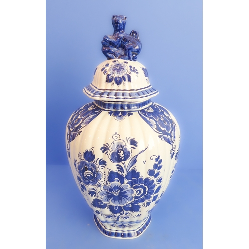 4 - An interesting variety of mostly ceramics comprising:
 an 18th century style (modern) Dutch Deftware... 