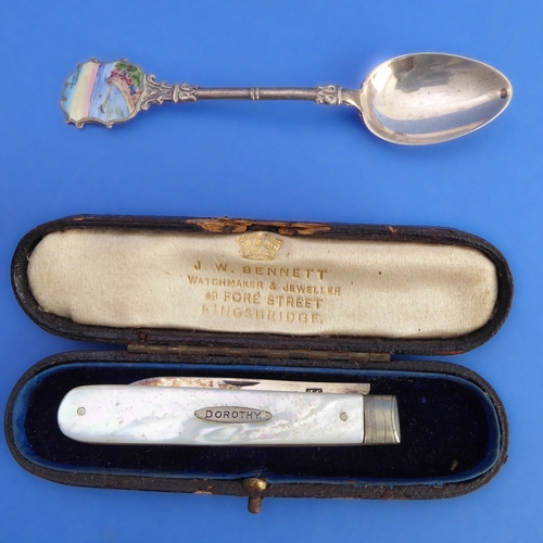 186 - An interesting selection of 19th and early 20th century collectables to include:
 silver-plate and o... 