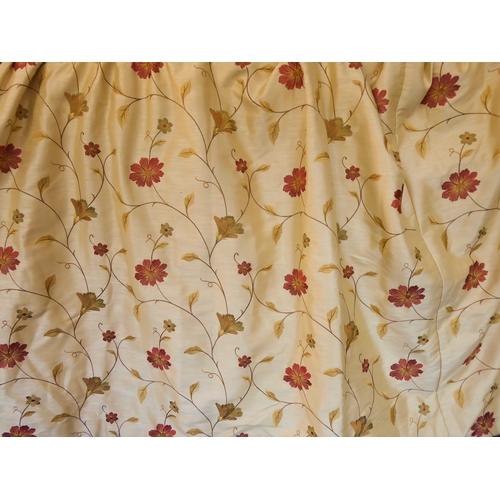 252 - A medley of single curtains, pelmets and bed valances: a terracotta and cream floral pattern curtain... 