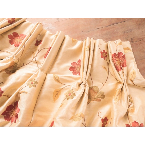 252 - A medley of single curtains, pelmets and bed valances: a terracotta and cream floral pattern curtain... 