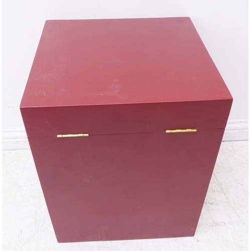 290 - A modern red lacquer and gilded oriental chest with carrying handles (probably Chinese) (45cm square... 