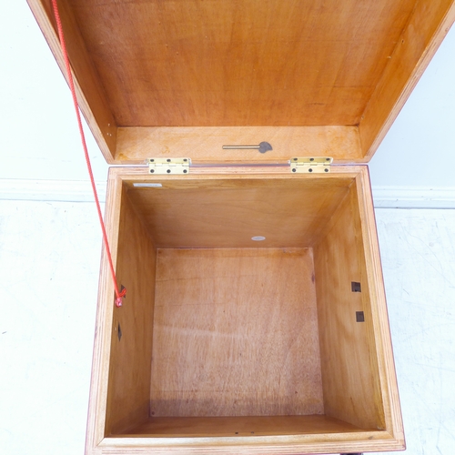 290 - A modern red lacquer and gilded oriental chest with carrying handles (probably Chinese) (45cm square... 