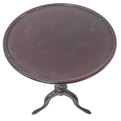 322 - An early 20th century mahogany wine table in Georgian style: the dished-top above turned stem and tr... 