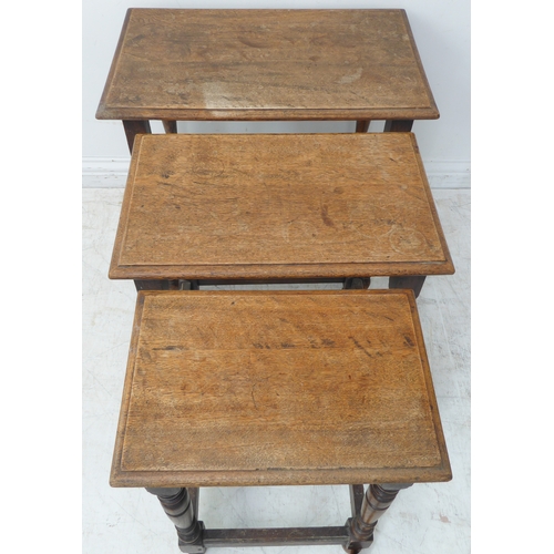 330 - A nest of three early 20th century oak occasional tables: thumbnail moulded tops and turned legs (th... 