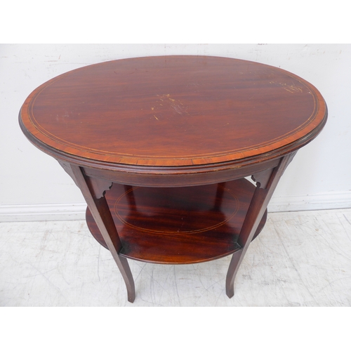 341 - An Edwardian period oval mahogany and satinwood crossbanded occasional table: raised on square boxwo... 