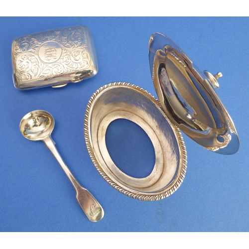 89 - An early 19th century hallmarked silver mustard of oval form and an unassociated hallmarked silver s... 