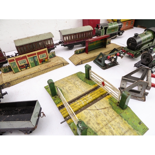 429A - A selection of early/mid 20th century Hornby tin-plate railway to include three clockwork engines (t... 