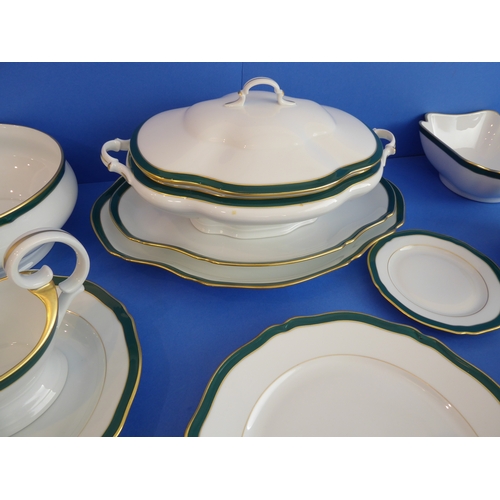 18 - A Thomas Goode 'Emerald' 56-piece dinner service:
 16 x 27 cm plates;
 8 x 19.5 cm plates;
 9 x 16 c... 