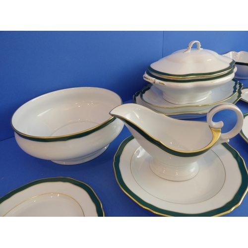 18 - A Thomas Goode 'Emerald' 56-piece dinner service:
 16 x 27 cm plates;
 8 x 19.5 cm plates;
 9 x 16 c... 