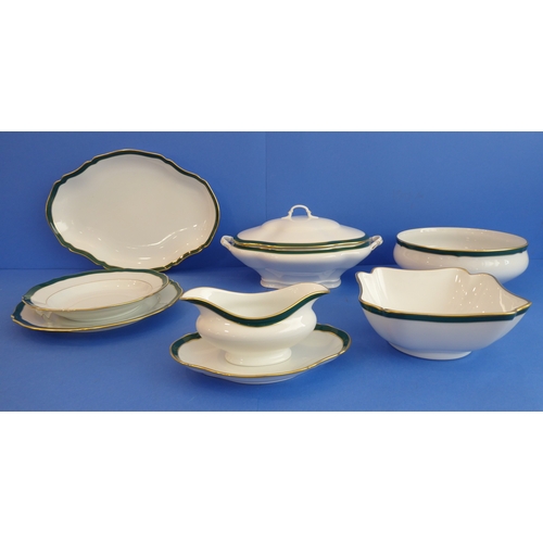 35 - A Thomas Goode 'Emerald' 34-piece dinner service:
 16 x 27 cm plates;
 8 x 23 cm soup plates;
 1 x c... 