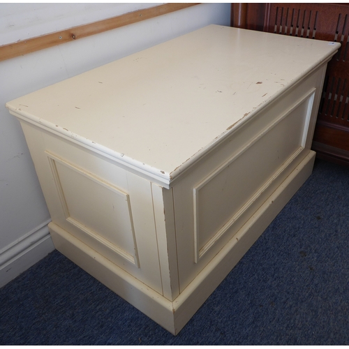 398 - A modern white-painted pine chest with panelled front and sides (99cm wide x 56cm deep x 56.5cm high... 