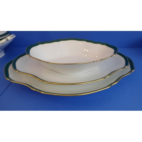 47 - A Thomas Goode 'Emerald' 53-piece dinner service:
 16 x 27 cm plates (chip to one plate noted);
 8 x... 