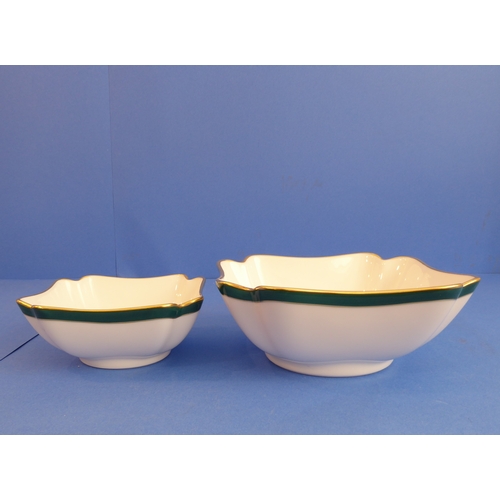 47 - A Thomas Goode 'Emerald' 53-piece dinner service:
 16 x 27 cm plates (chip to one plate noted);
 8 x... 