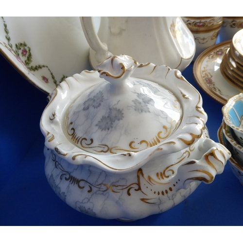 29 - A selection of various ceramics to include a part tea/dessert service, hand-gilded and decorated in ... 