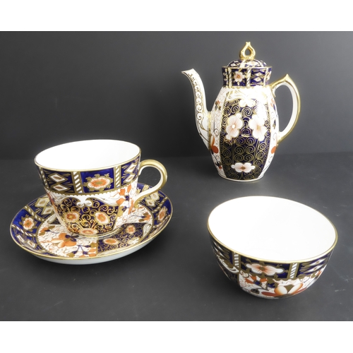 14 - Royal Crown Derby ceramics and other similar pieces comprising:
 a Royal Crown Derby coffee pot (no.... 