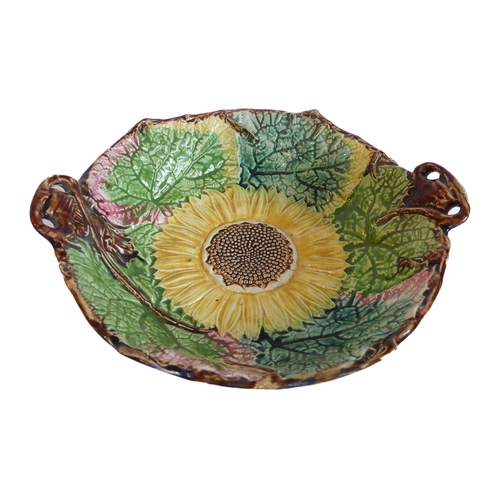 15 - A 19th century two-handled majolica pedestal bowl, together with a pair of early 20th century Veneti... 