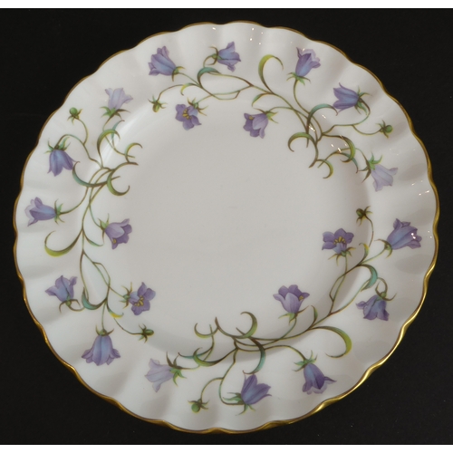 28 - An 89-piece 12-place Spode 'Canterbury' dinner service:
 13 x 27.5 cm; 12 x 23.5 cm, 12 x 20.5 and 1... 