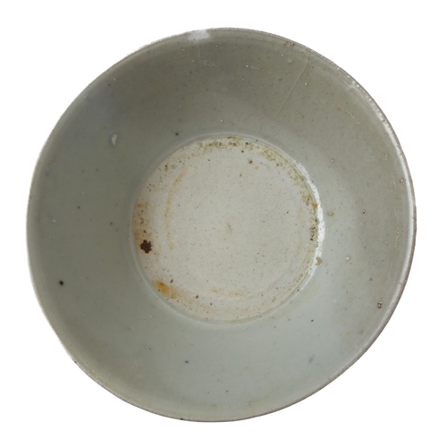 39 - A Chinese porcelain blue and white bowl from the 1822 Tek Sing shipwreck cargo (small chip)