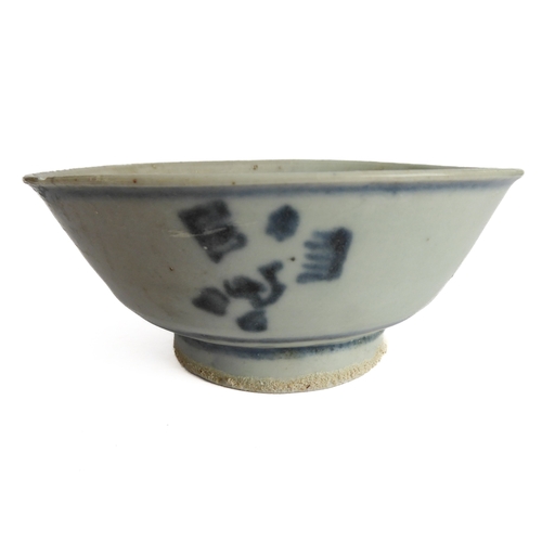 39 - A Chinese porcelain blue and white bowl from the 1822 Tek Sing shipwreck cargo (small chip)