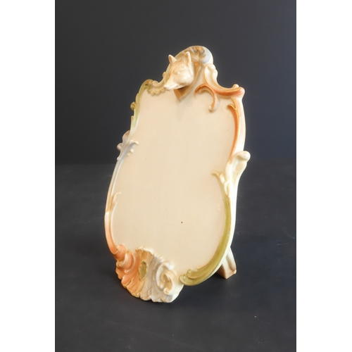 4 - An unusual late 19th century Royal Worcester blushware porcelain menu-holder: surmounted with a fox-... 