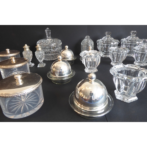 60 - Assorted glassware comprising:
 A pair of Baccarat lidded sauce pots (14 cm high);
 4 smaller matchi... 