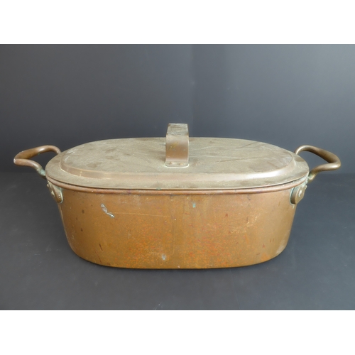 86 - A heavy copper fish kettle (55cm wide x 20cm high, approx. 6kg)