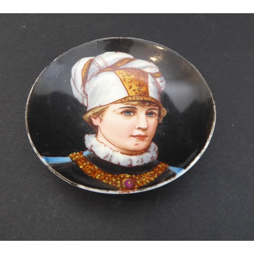 28 - Eleven miniature ceramics to include:
 a pair of 19th century Staffordshire-style recumbent lambs (1... 