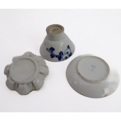 38 - Early/mid 19th century ceramics to include various cups, bowls, saucers, a leaf-shaped cup with hand... 