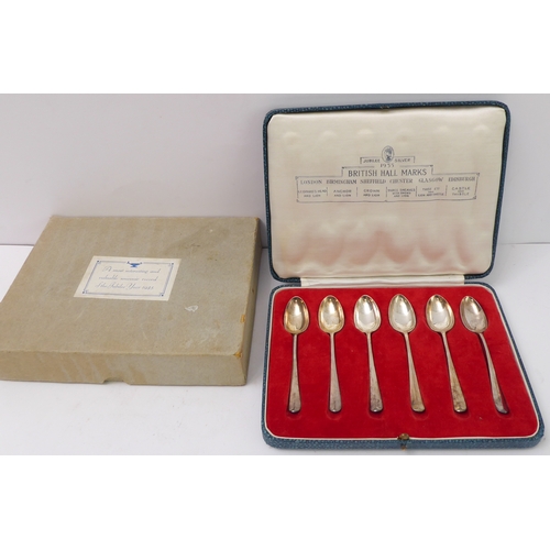 180 - An original cased and boxed set of six hallmarked-silver teaspoons made to commemorate the Silver Ju... 