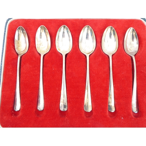 180 - An original cased and boxed set of six hallmarked-silver teaspoons made to commemorate the Silver Ju... 