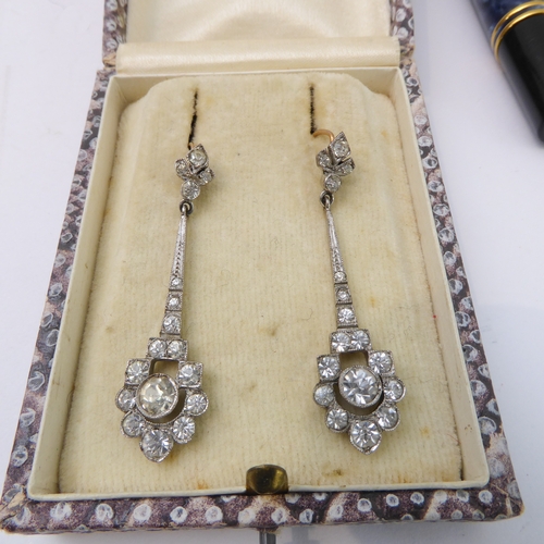 139 - A mixed lot comprising:
 a gold-mounted oval cameo brooch marked 'K14':
 a pair of faux-diamond drop... 