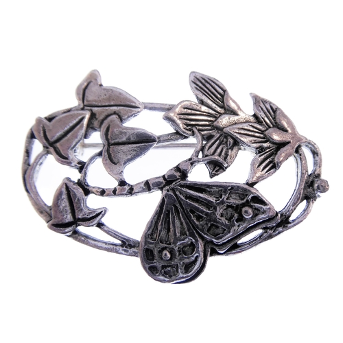 151 - An unusual silver brooch: modelled as leaves and harebells