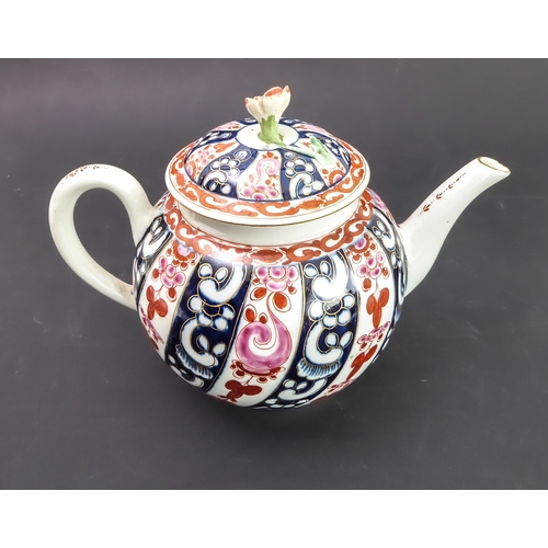 46 - An 18th century Dr Wall period Worcester 'Queen Charlotte' pattern teapot. The finial modelled as a ... 