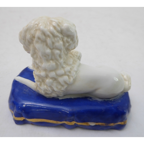 47 - A pair of 19th century poodles upon cushions (5.4 cm high), and a Chelsea-style (gold anchor mark to... 