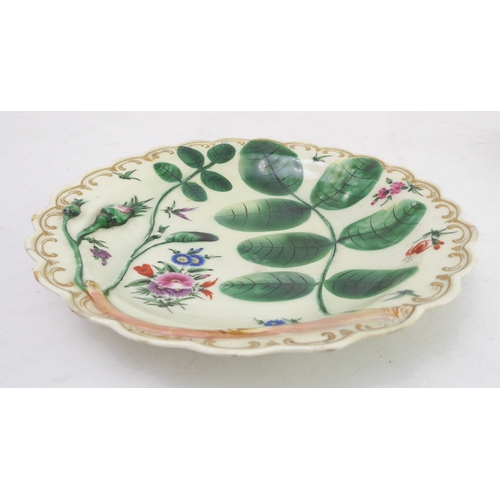 66 - A pair of 18th century first period Worcester gilt scallop-edged dessert plates in the 'Blind Earl' ... 