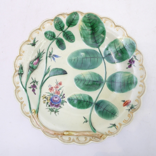 66 - A pair of 18th century first period Worcester gilt scallop-edged dessert plates in the 'Blind Earl' ... 