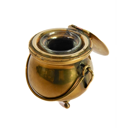 113 - A selection of metalware to include:
 a heavy bronze pestle and mortar (17th/18th century) (12.75cm ... 