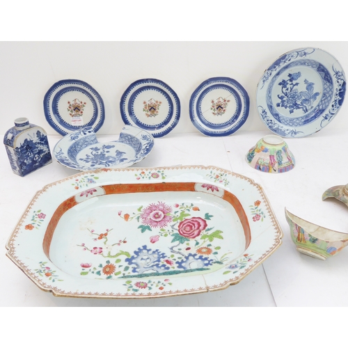 68 - Ten late 18th to early 19th century Chinese export porcelain wares:
 an underglaze blue and white mo... 
