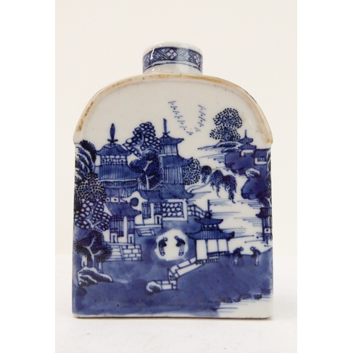 68 - Ten late 18th to early 19th century Chinese export porcelain wares:
 an underglaze blue and white mo... 