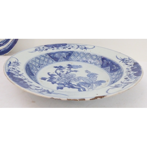 68 - Ten late 18th to early 19th century Chinese export porcelain wares:
 an underglaze blue and white mo... 