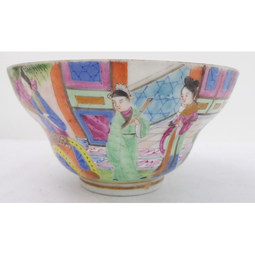 68 - Ten late 18th to early 19th century Chinese export porcelain wares:
 an underglaze blue and white mo... 
